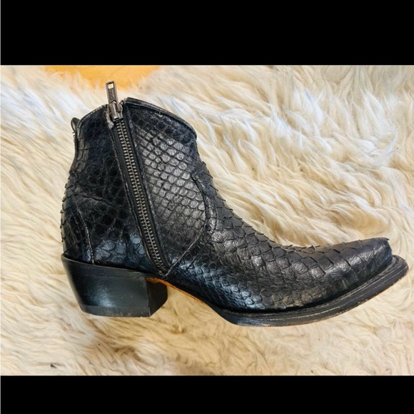 CORRAL WOMEN'S EXOTIC FULL PYTHON BOOTIES - SNIP TOE - Picture 1 of 6